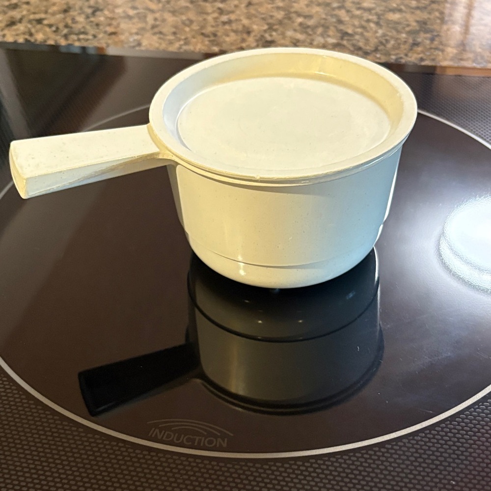 Elegant Cream/Gray Vintage Cookware